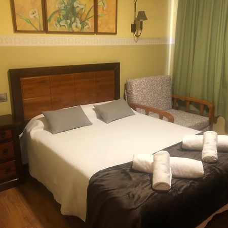 Hotel Restaurante La Carasca Orlé Kültér fotó