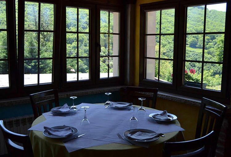 Hotel Restaurante La Carasca Orlé Kültér fotó