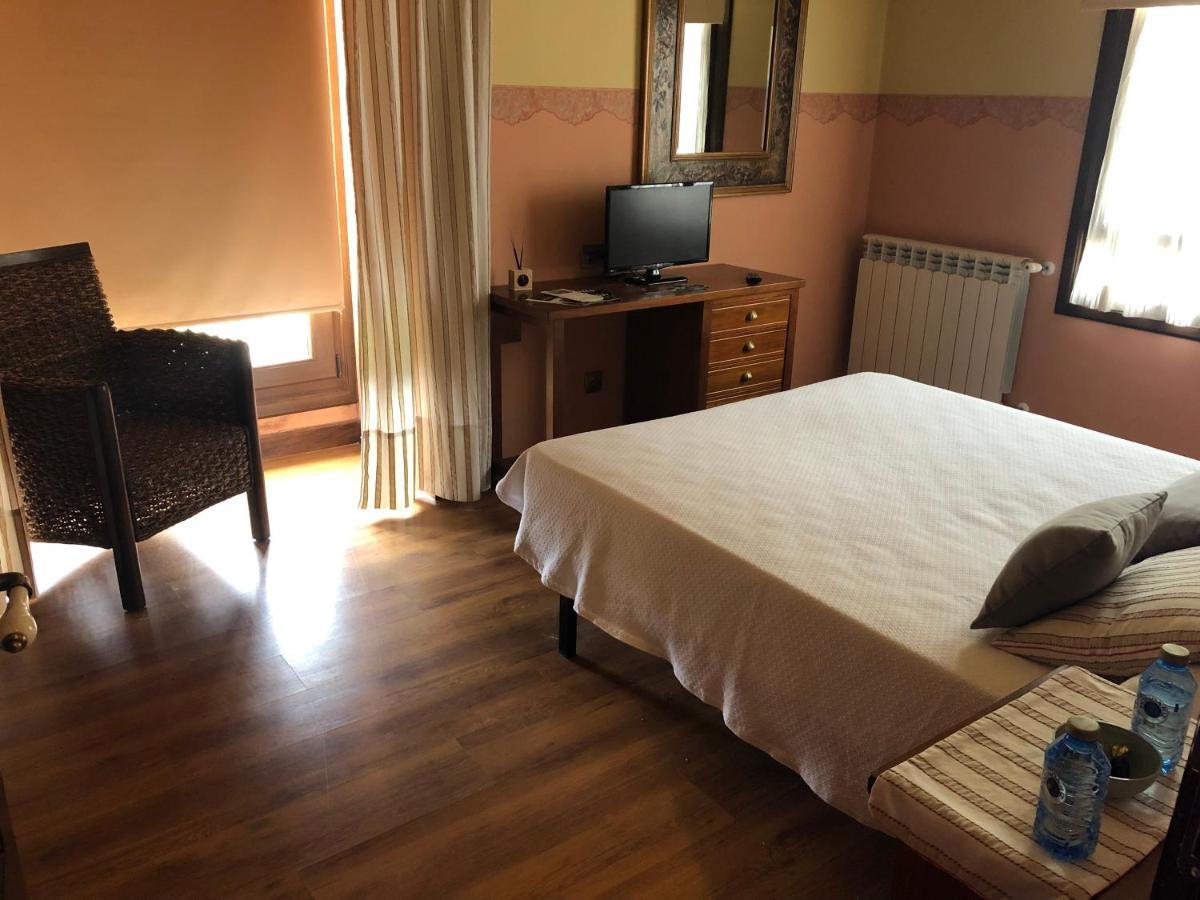 Hotel Restaurante La Carasca Orlé Kültér fotó
