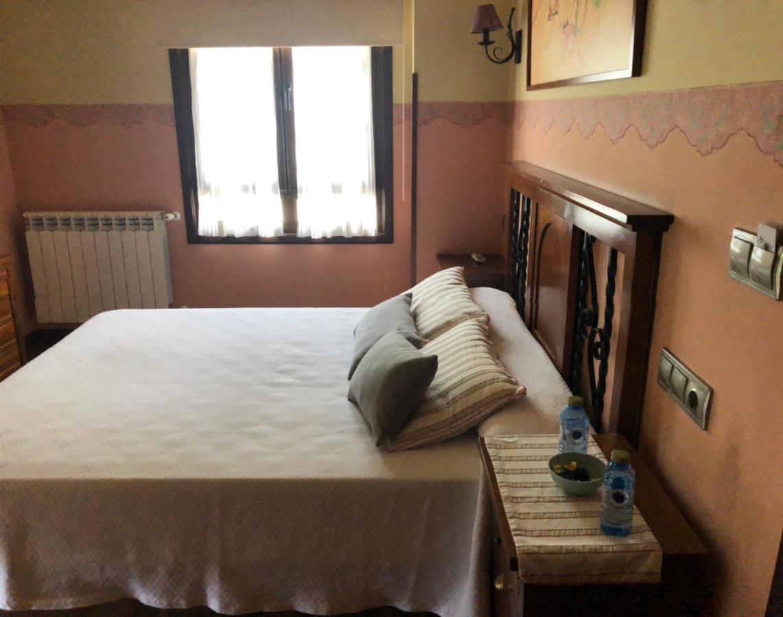 Hotel Restaurante La Carasca Orlé Kültér fotó